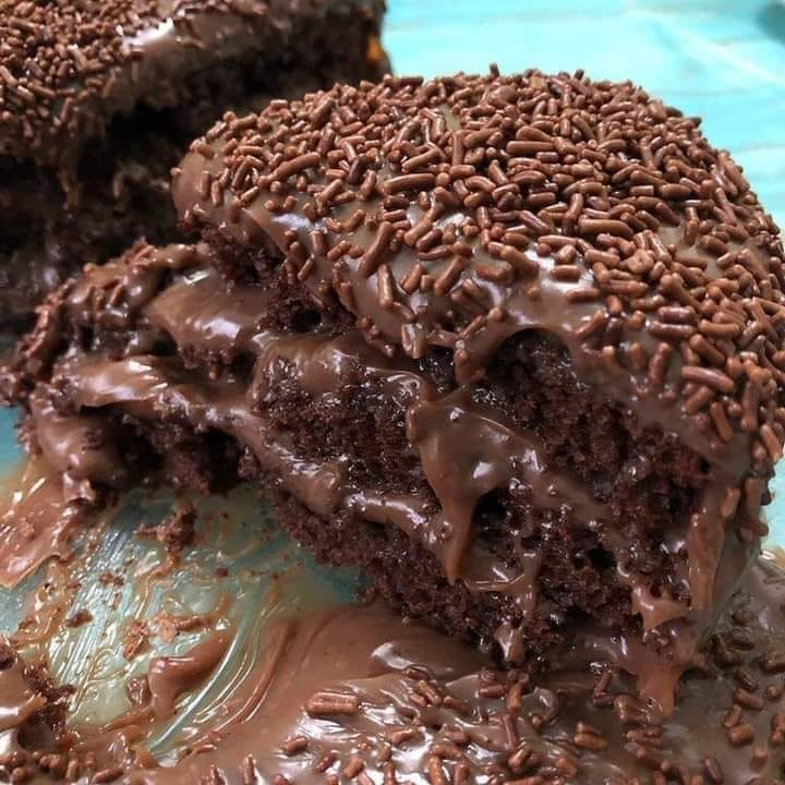 Bolo de Chocolate com brigadeiro