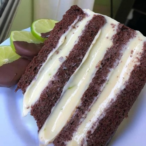 Bolo de Chocolate com Mousse de Limão