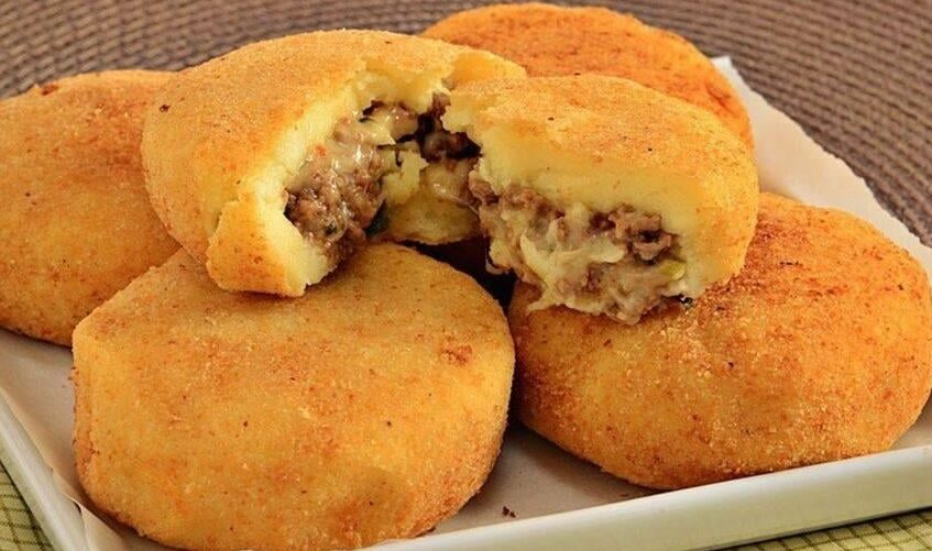 Batata Recheada e Empanada