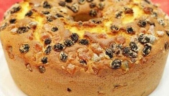 Bolo de Páscoa com frutas cristalizadas